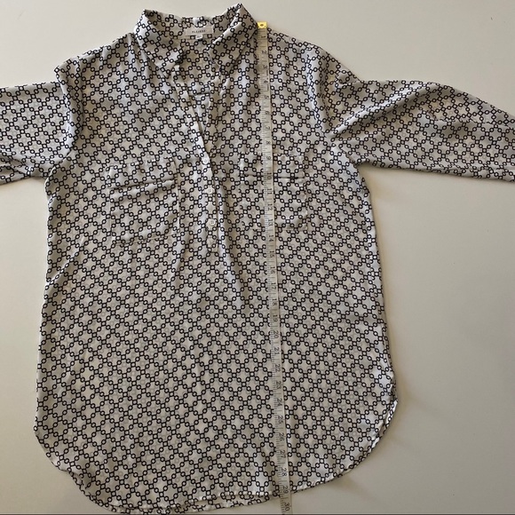 Pleione Long Sleeve Button Down Chain Link Print - Picture 6 of 15